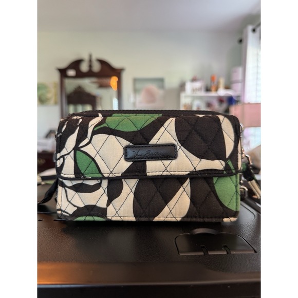 Vera Bradley Wallet Floral Quilted Zip Card Slots With CROSSBODY STRAP - Picture 1 of 8